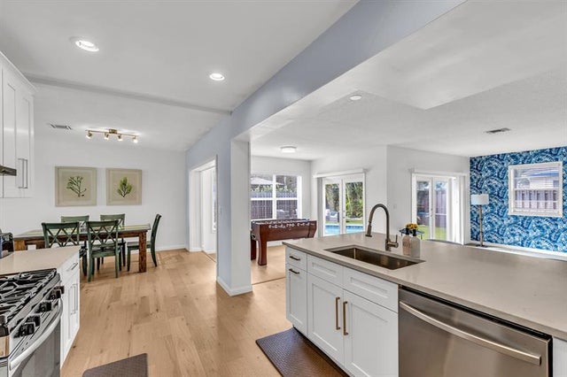 1 of 33 - 5211 Ne 26th Ave, Lighthouse Point, FL