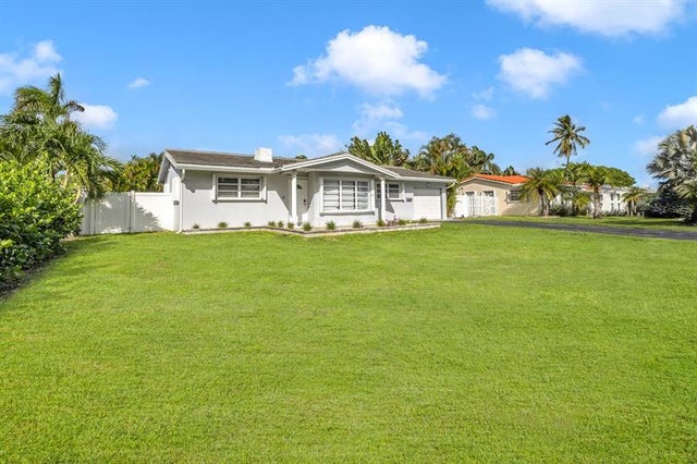 2 of 33 - 5211 Ne 26th Ave, Lighthouse Point, FL