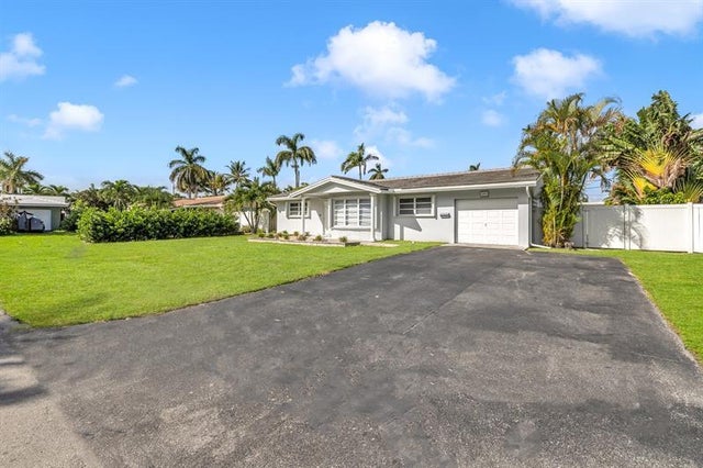 3 of 33 - 5211 Ne 26th Ave, Lighthouse Point, FL