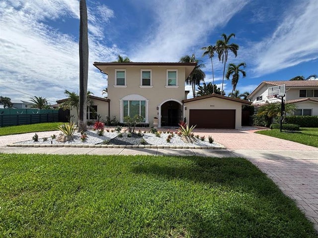 1 of 52 - 4821 Ne 28th Ave, Lighthouse Point, FL