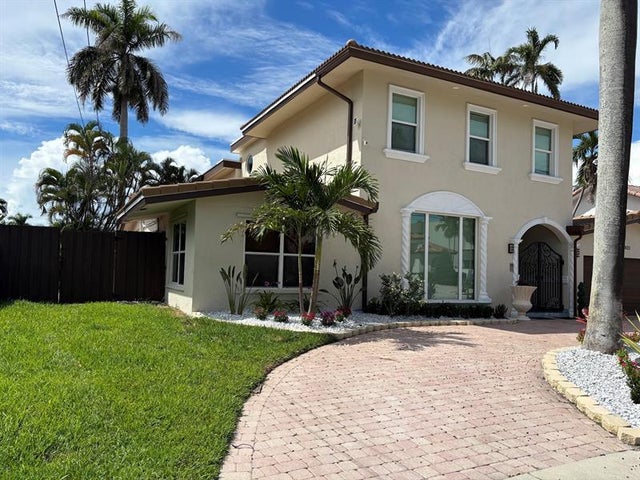 2 of 52 - 4821 Ne 28th Ave, Lighthouse Point, FL