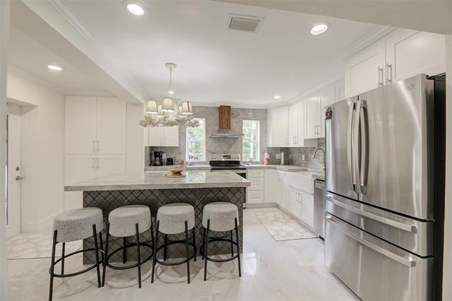 3 of 52 - 4821 Ne 28th Ave, Lighthouse Point, FL