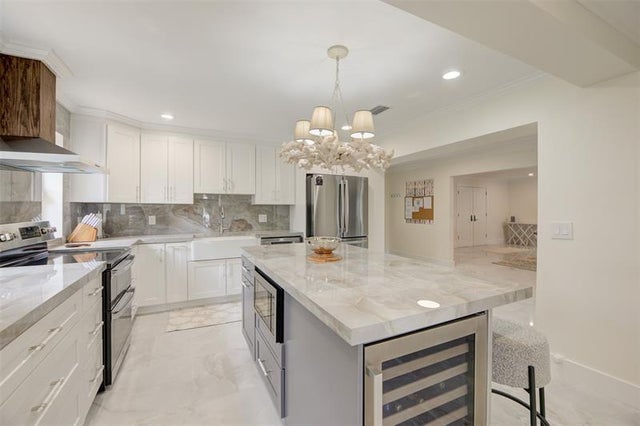 5 of 52 - 4821 Ne 28th Ave, Lighthouse Point, FL