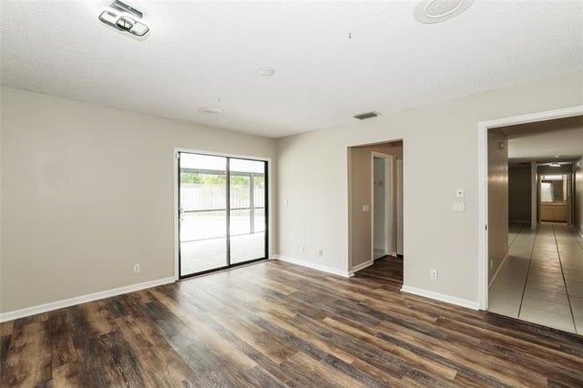 3 of 18 - 320 Sandpiper Ave, West Palm Beach, FL