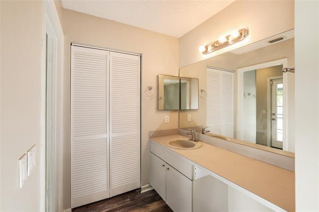 4 of 18 - 320 Sandpiper Ave, West Palm Beach, FL