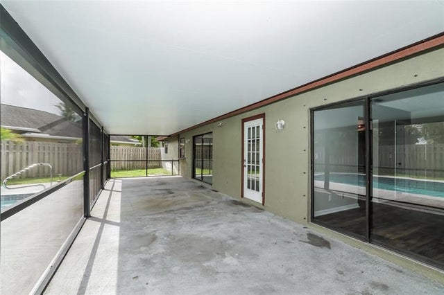 5 of 18 - 320 Sandpiper Ave, West Palm Beach, FL