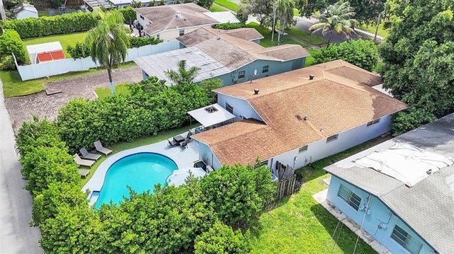 2 of 27 - 214 Se 6th St, Dania, FL