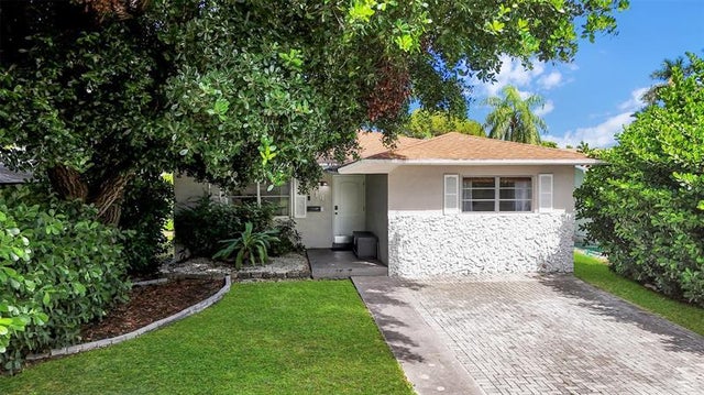 4 of 27 - 214 Se 6th St, Dania, FL