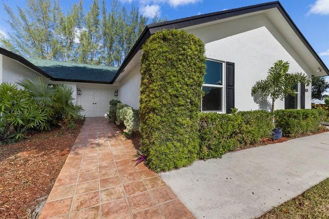 2 of 38 - 825 Whippoorwill Trl, West Palm Beach, FL