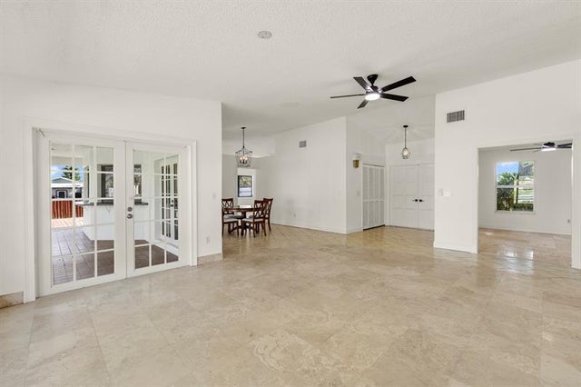 5 of 38 - 825 Whippoorwill Trl, West Palm Beach, FL