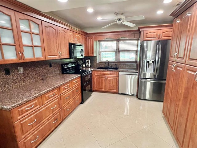 3 of 19 - 7321 Nw 38th Ct, Coral Springs, FL