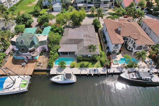 2 of 42 - 2427 Sea Island Dr, Fort Lauderdale, FL
