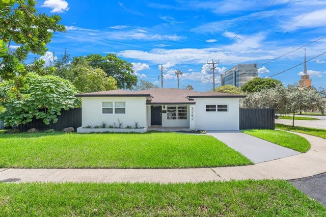 1 of 35 - 3262 Pierce St, Hollywood, FL