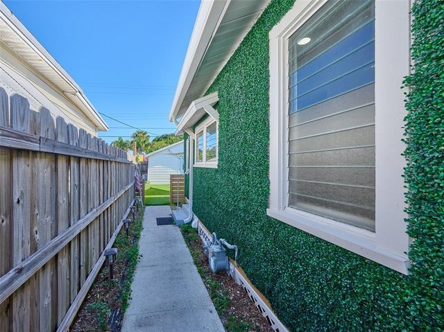 5 of 41 - 306 N J St, Lake Worth, FL