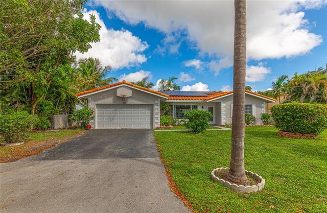 1 of 40 - 7505 Nw 40th Pl, Coral Springs, FL