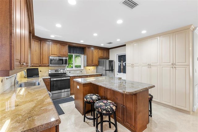 4 of 72 - 7237 E Tropical Way, Plantation, FL