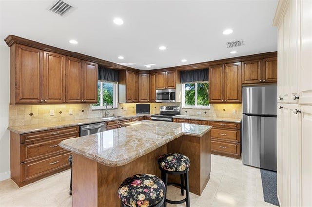 5 of 72 - 7237 E Tropical Way, Plantation, FL