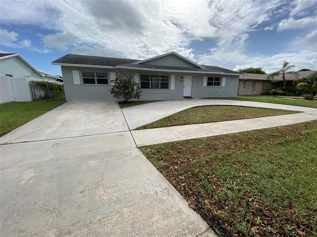 2 of 38 - 225 Wrena Drive, West Palm Beach, FL