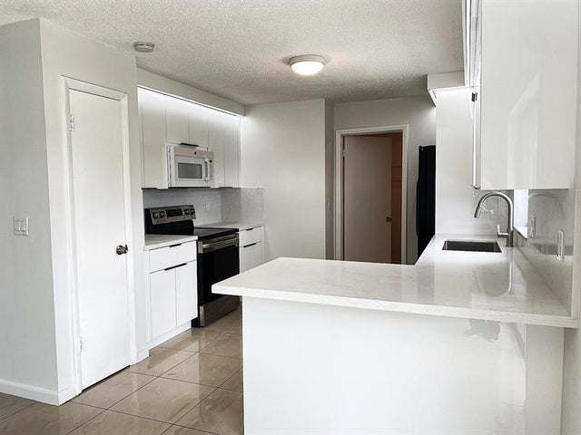 5 of 38 - 225 Wrena Drive, West Palm Beach, FL