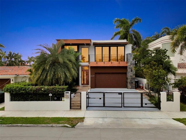 1 of 73 - 609 Poinciana Dr, Fort Lauderdale, FL