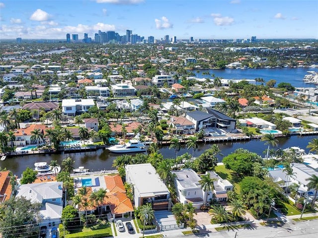 2 of 73 - 609 Poinciana Dr, Fort Lauderdale, FL