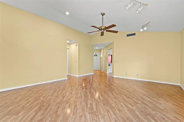 4 of 39 - 1487 Garden Rd, Weston, FL
