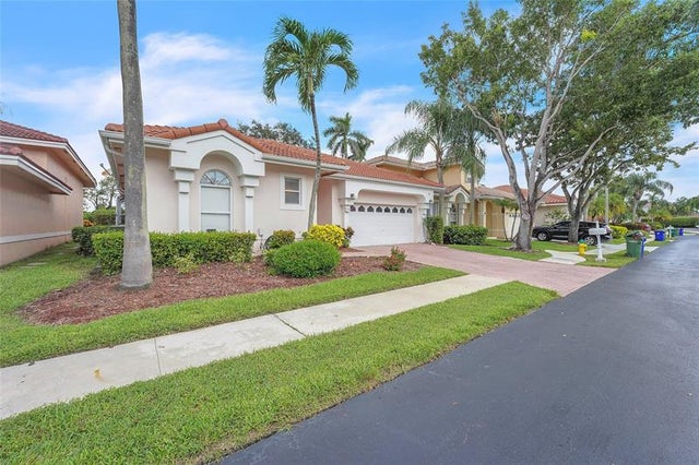 4 of 41 - 7701 Highlands Cir, Margate, FL