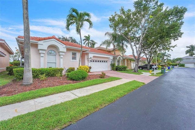 5 of 41 - 7701 Highlands Cir, Margate, FL