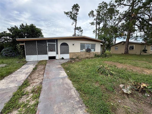 1 of 8 - 1105 N Gifford Ave N, Lehigh Acres, FL