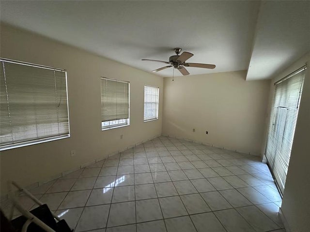 4 of 14 - 4281 W 10th Ct, Hialeah, FL
