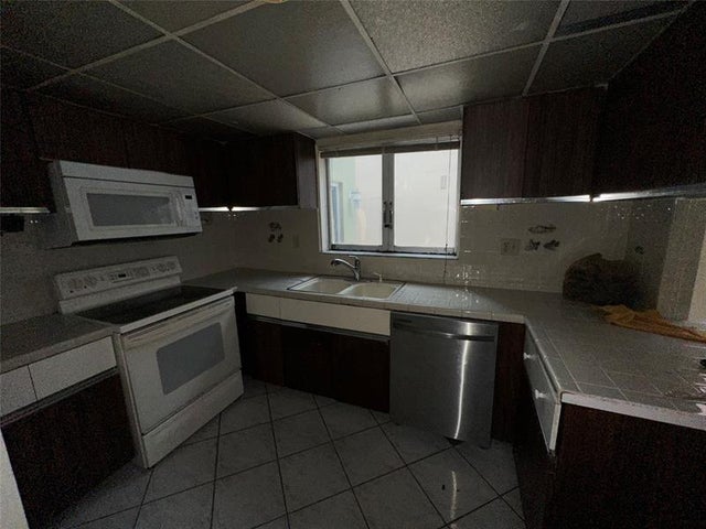 5 of 14 - 4281 W 10th Ct, Hialeah, FL