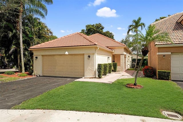 1 of 58 - 2687 Oak Park Cir, Davie, FL