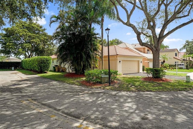 2 of 58 - 2687 Oak Park Cir, Davie, FL