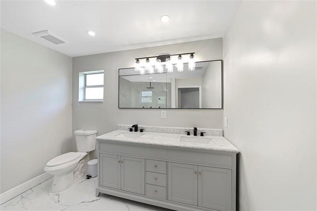4 of 58 - 2687 Oak Park Cir, Davie, FL
