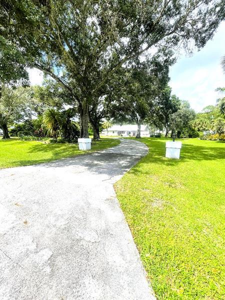 3 of 40 - 14183 Greentree Trl, Wellington, FL