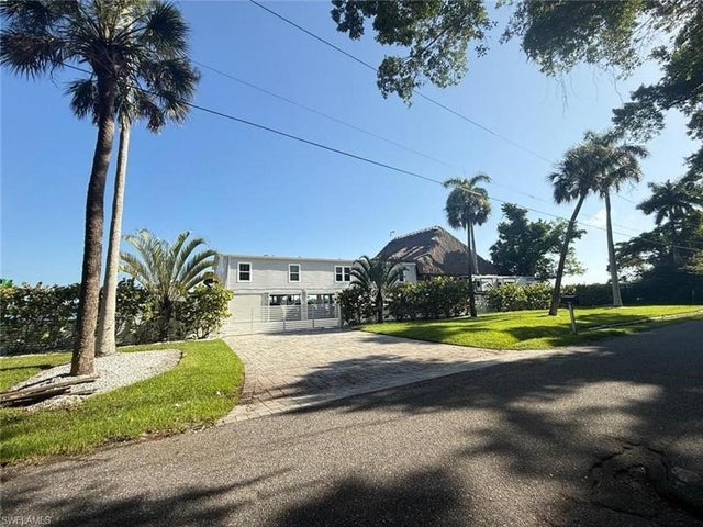 3 of 32 - 4835 E Riverside Dr, Fort Myers, FL