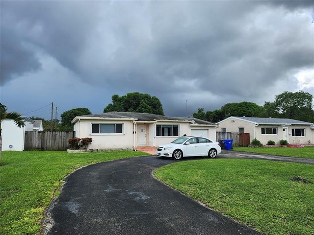1 of 25 - 2830 Jackson St, Hollywood, FL