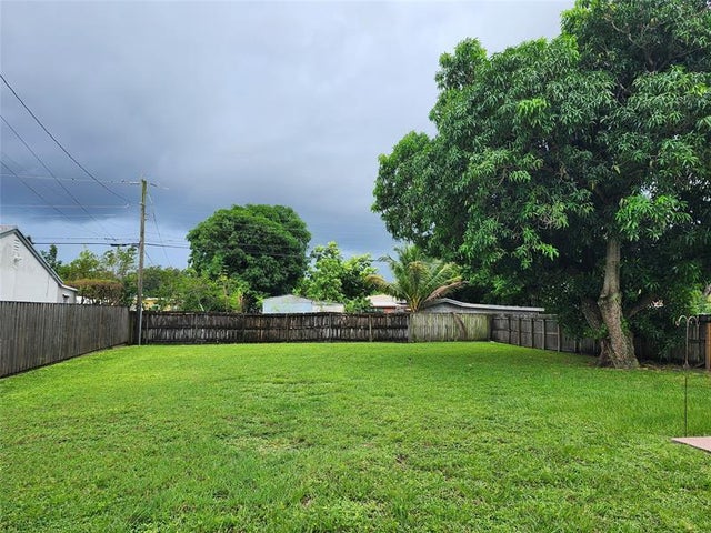 2 of 25 - 2830 Jackson St, Hollywood, FL