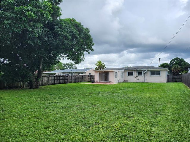 3 of 25 - 2830 Jackson St, Hollywood, FL