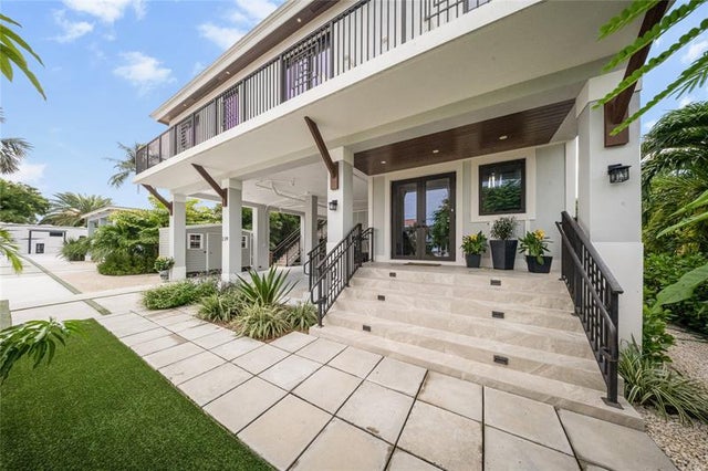 1 of 27 - 239 W Seaview Dr, Duck Key, FL