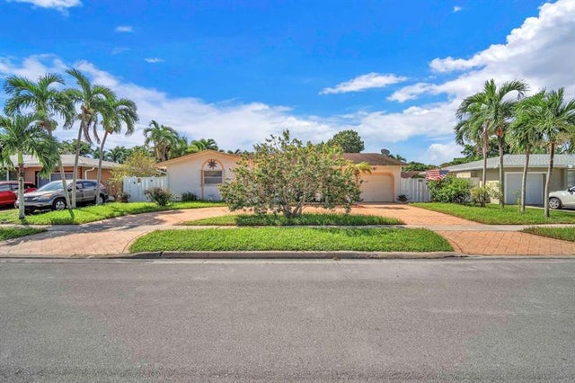 2 of 44 - 7950 Nw 8th Ct, Margate, FL
