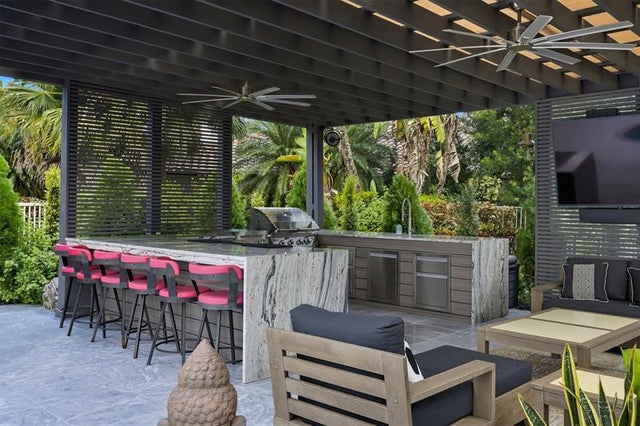 2906 Medinah, Weston