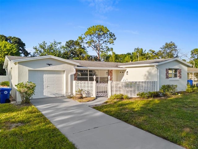 2 of 44 - 2324 1st Pl, Vero Beach, FL