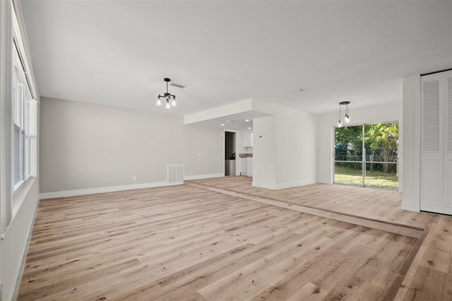 4 of 44 - 2324 1st Pl, Vero Beach, FL