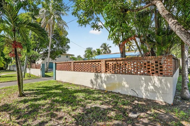 2 of 59 - 871 Sw 10th St, Pompano Beach, FL