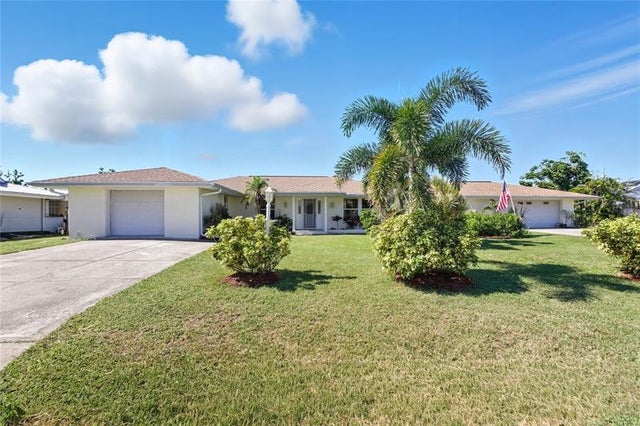 1 of 42 - 133 Peckham St Se, Port Charlotte, FL