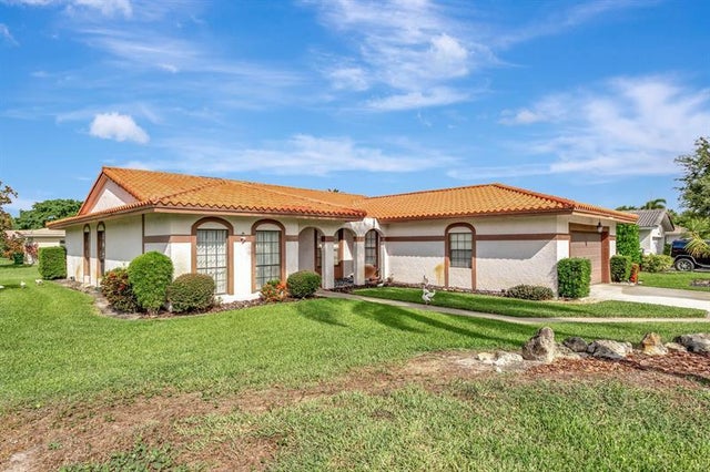 2 of 56 - 10072 Ramblewood Dr, Coral Springs, FL