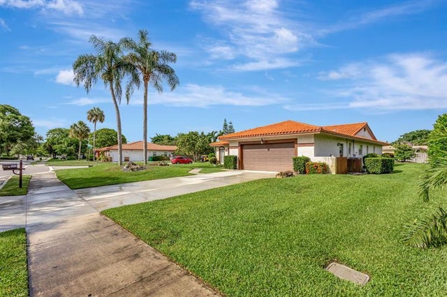 4 of 56 - 10072 Ramblewood Dr, Coral Springs, FL