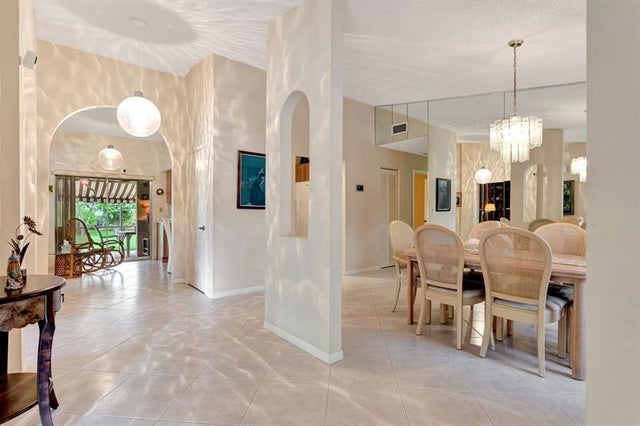 5 of 56 - 10072 Ramblewood Dr, Coral Springs, FL