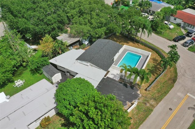 2 of 64 - 4101 Sw 48th Ct, Dania, FL